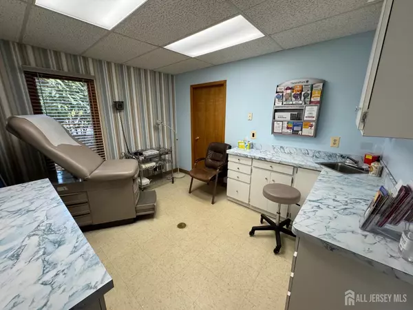 East Brunswick, NJ 08816,3 Brier Hill CT