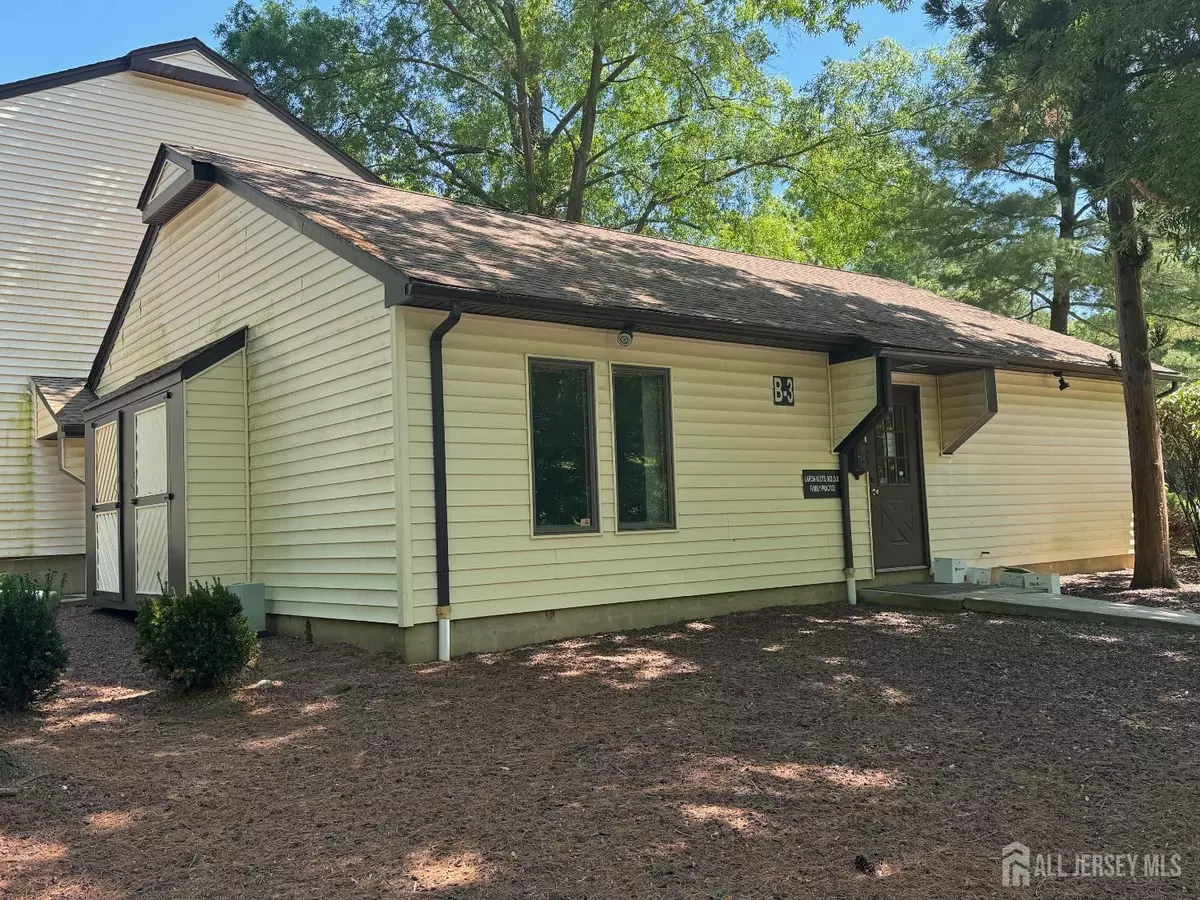 East Brunswick, NJ 08816,3 Brier Hill CT