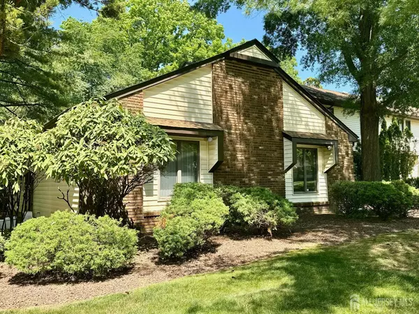 East Brunswick, NJ 08816,3 Brier Hill CT #B