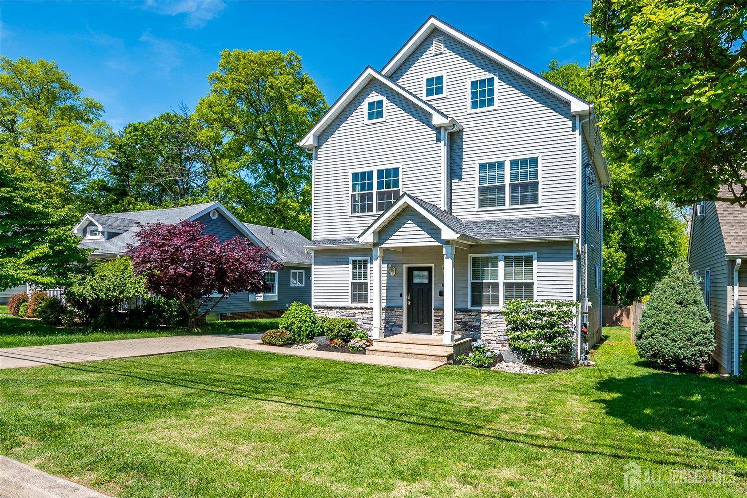 84 E Cliff RD, Colonia, NJ 07067
