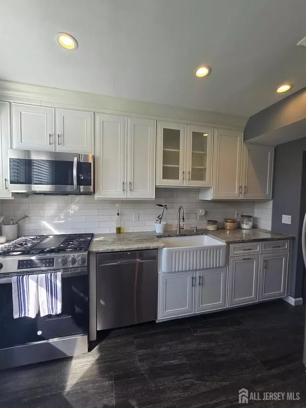 Eatontown, NJ 07724,34 Barker AVE