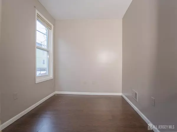 East Orange, NJ 07083,296 N Clinton ST #1