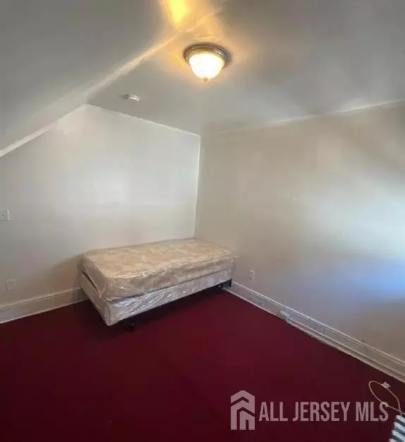 New Brunswick, NJ 08901,163 Livingston AVE