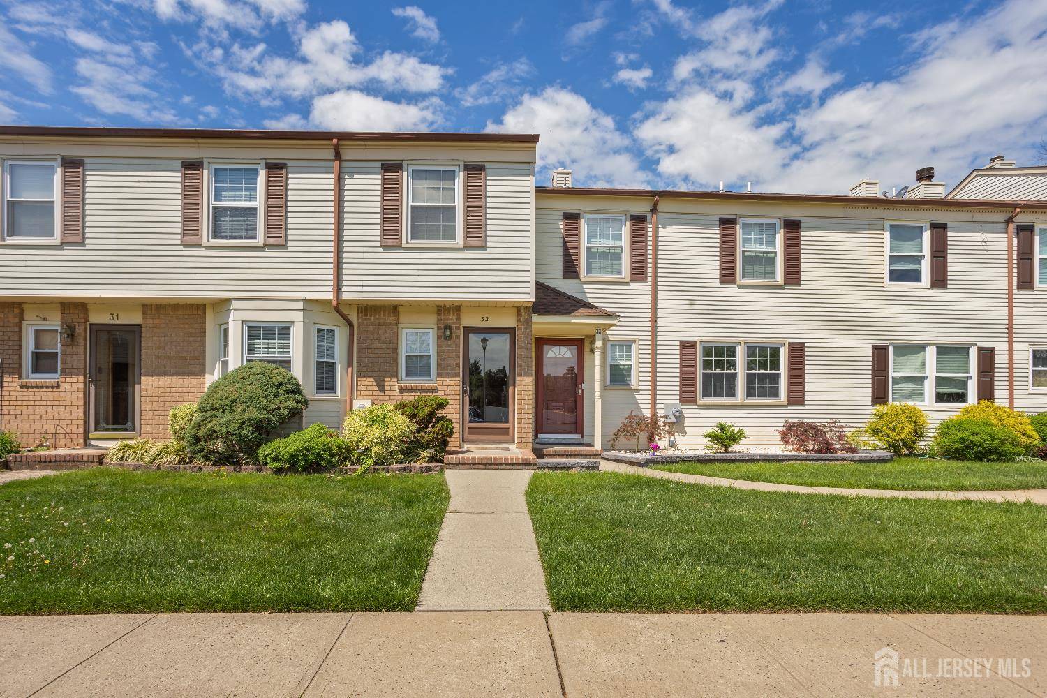 32 Astor CT, Sayreville, NJ 08872
