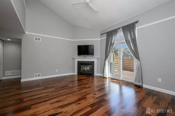 Monroe, NJ 08831,3-F Chadwick LN