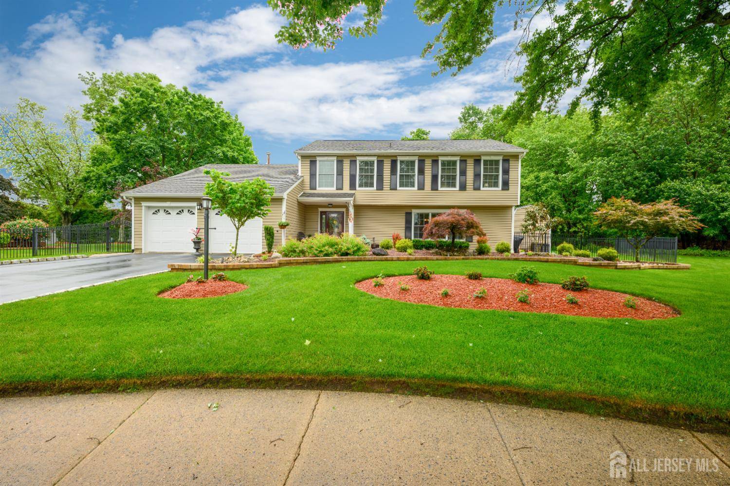 7 Manor CT, Old Bridge, NJ 08857