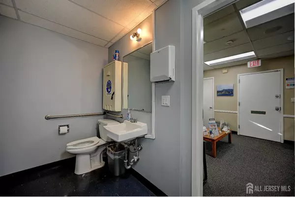 Bloomfield, NJ 07003,350 Bloomfield AVE #5