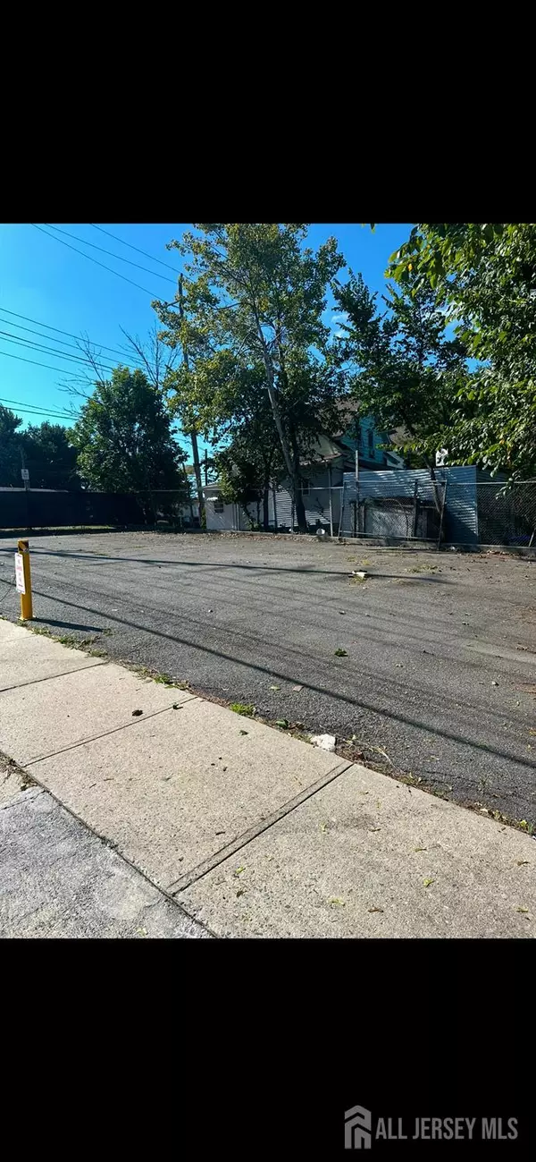 Edison, NJ 08817,2 Clark AVE