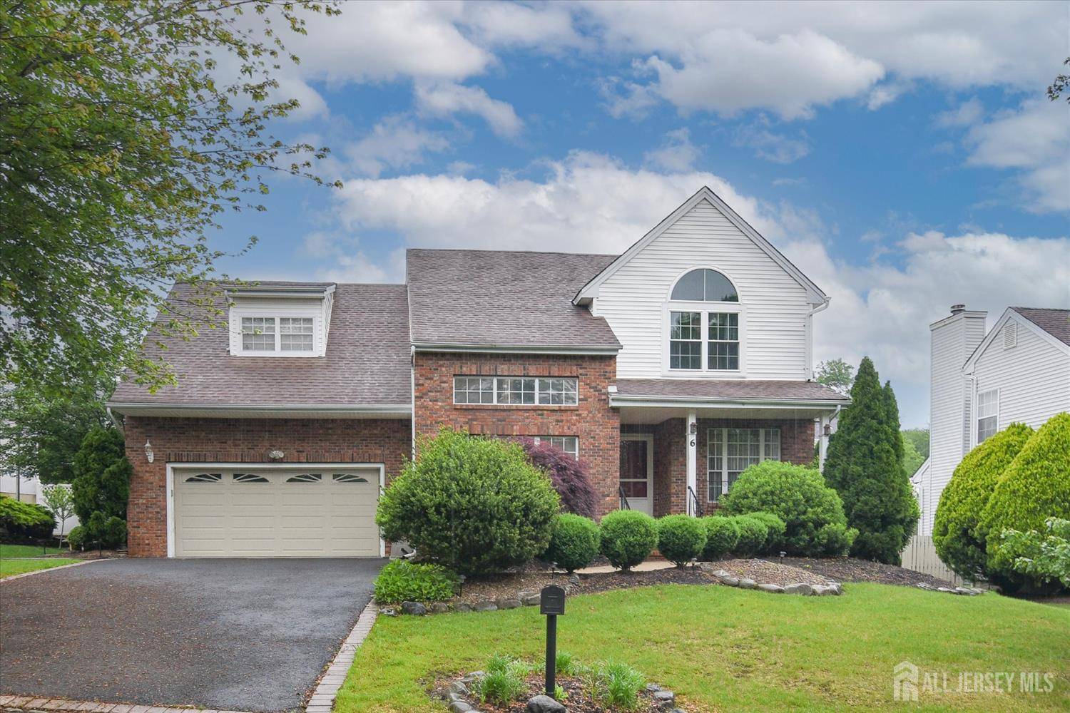 6 Thrush CT, Old Bridge, NJ 08857