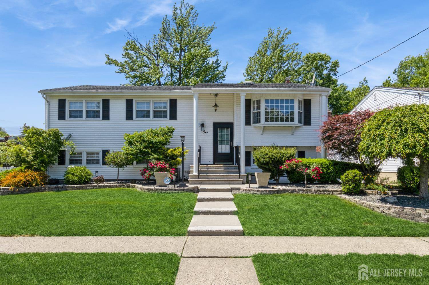 1 Hollywood DR, Woodbridge Proper, NJ 07095