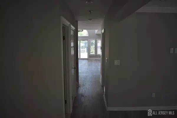 Metuchen, NJ 08840,12 Juniper ST