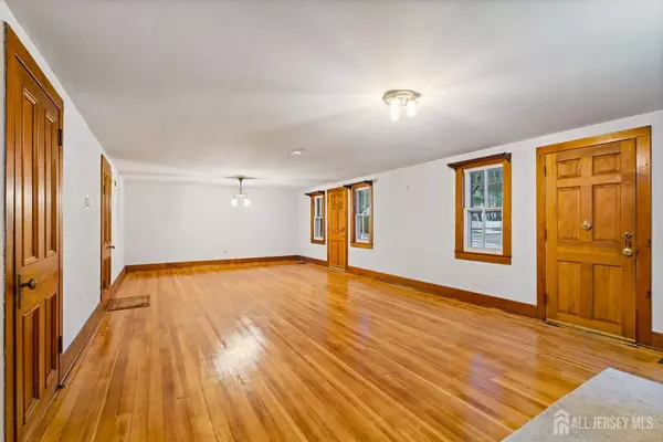 Cranbury, NJ 08512,75 N Main ST N