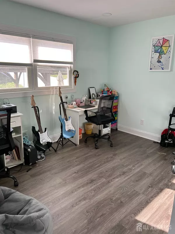 South Amboy, NJ 08879,11 JUPITER CT
