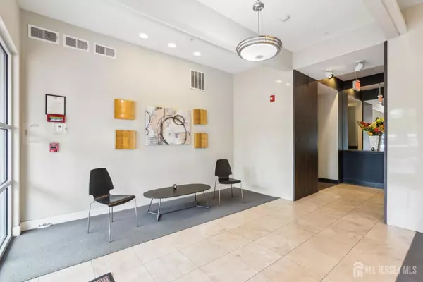 Trenton, NJ 08608,350 S BROAD ST #305