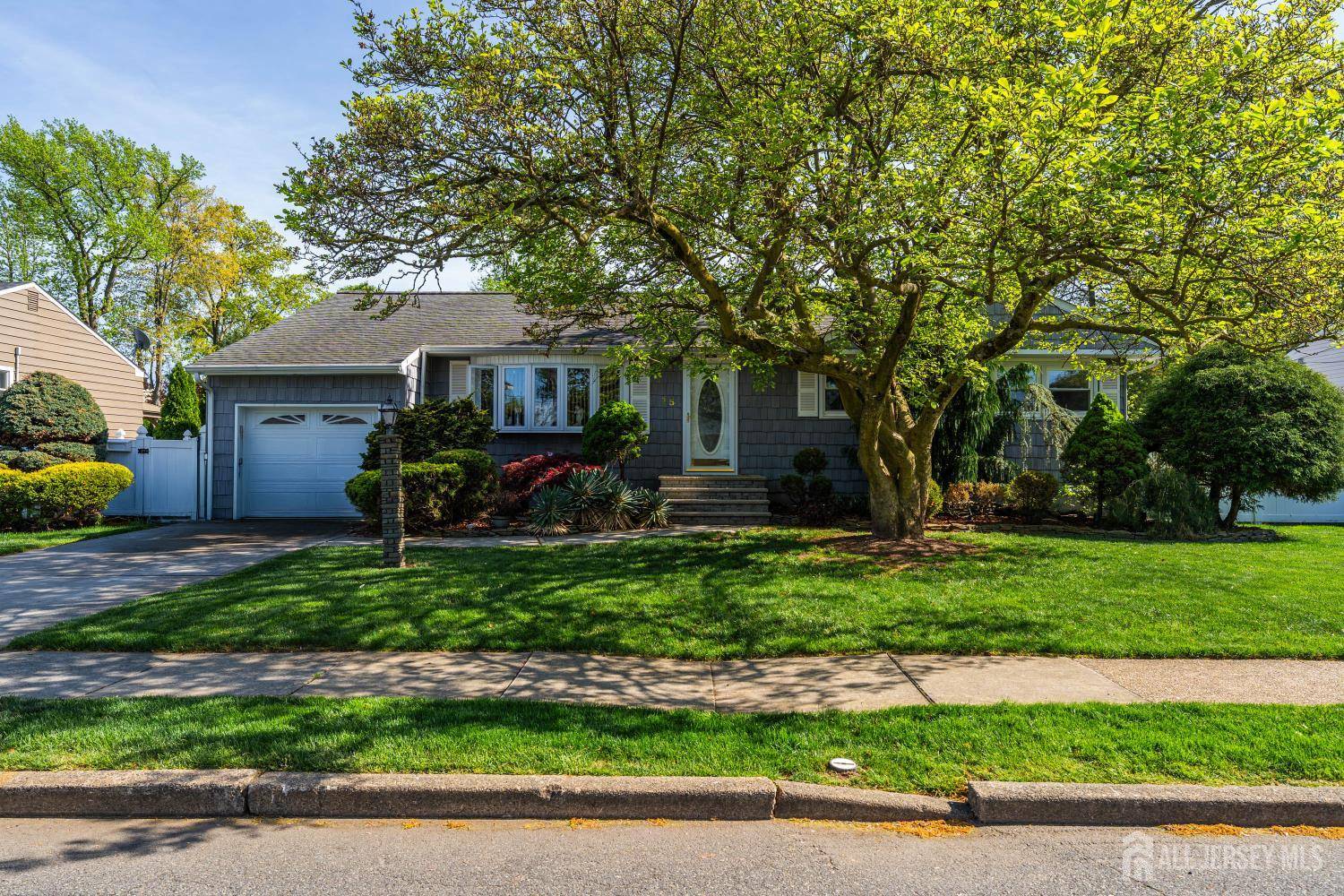 15 E Grant AVE, Colonia, NJ 07067