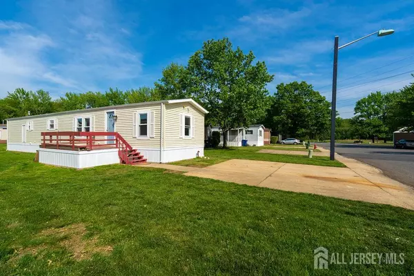 North Brunswick, NJ 08902,7 Deerbrook BLVD