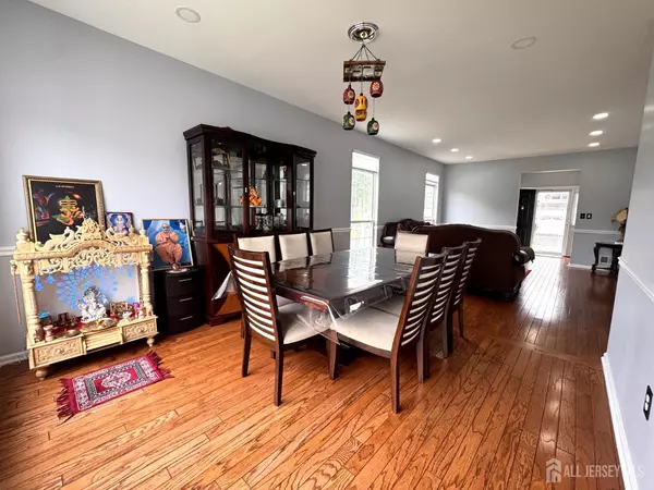South Brunswick, NJ 08824,2 Oxford CT