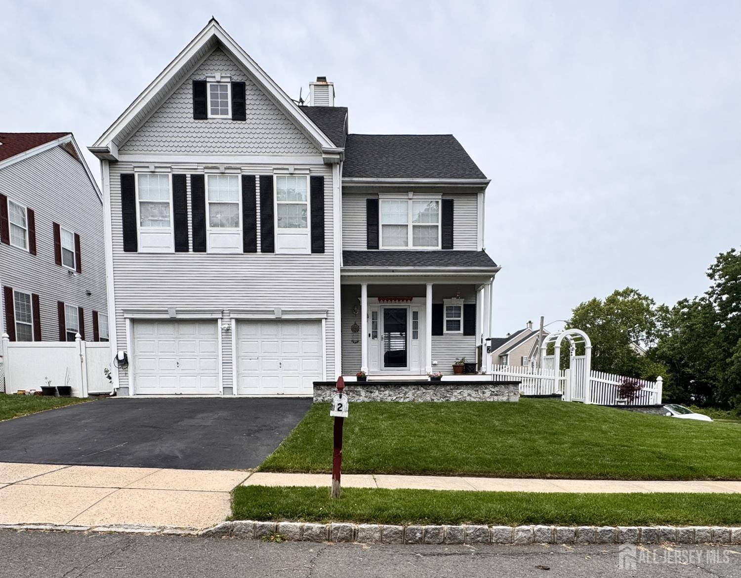 2 Oxford CT, South Brunswick, NJ 08824