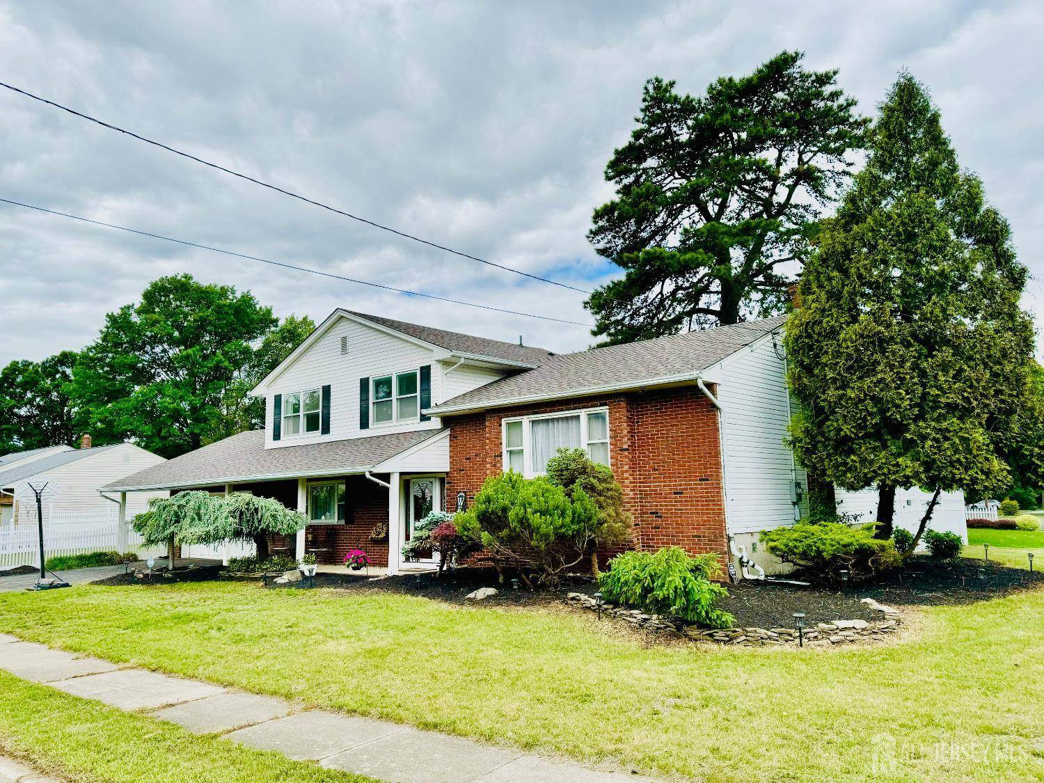 7 Rosewood DR, Milltown, NJ 08850