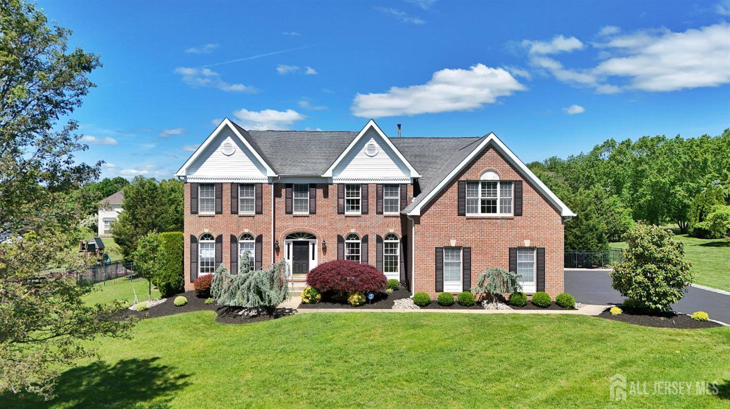 5 Bridle CT, Monroe, NJ 08831