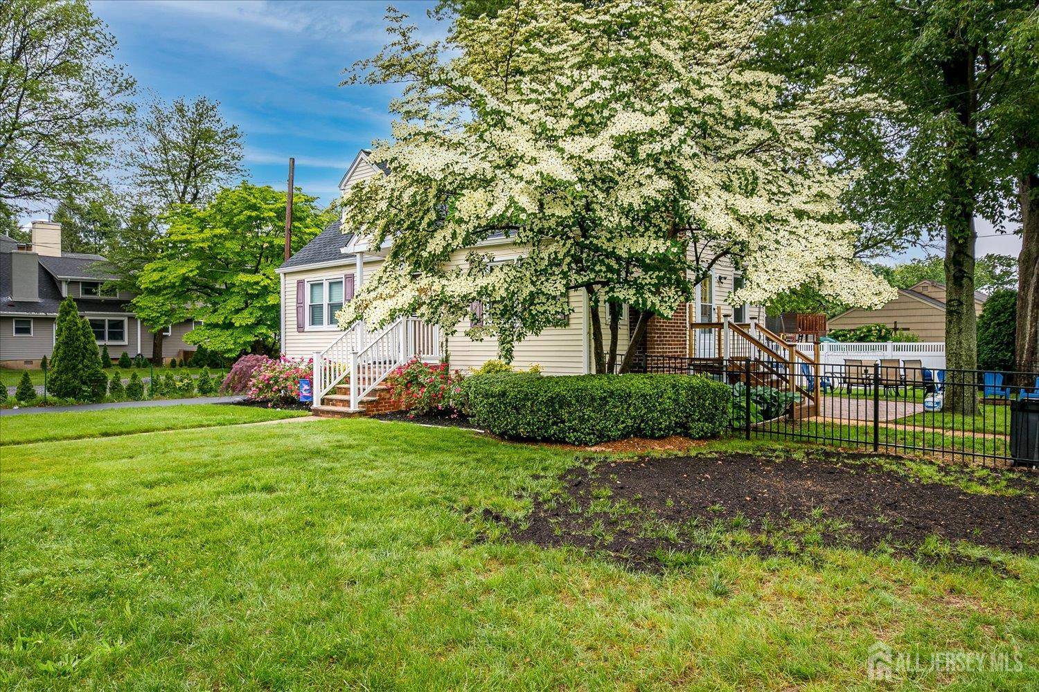 Metuchen, NJ 08840,61 Thomas ST