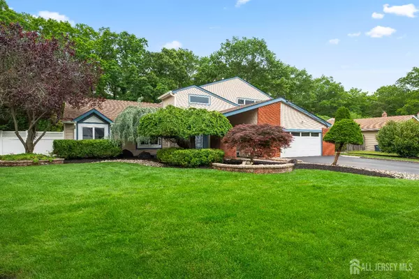 Howell, NJ 07731,28 Sugarbush RD