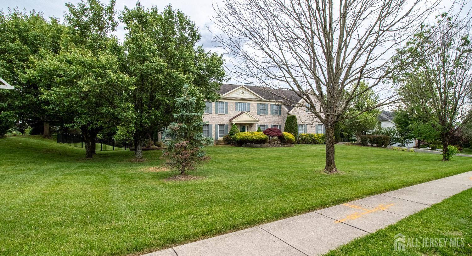 1 Saddle CT, Monroe, NJ 08831