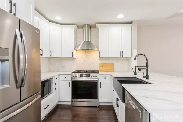 Perth Amboy, NJ 08861,368 Rector ST #208