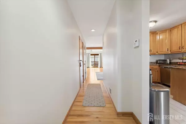 Clark, NJ 07066,675 Raritan RD