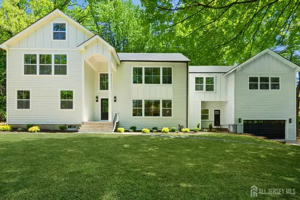 2 Beech LN, Edison, NJ 08820
