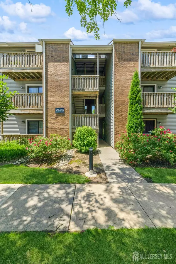 5208 Ravens Crest DR, Plainsboro, NJ 08536