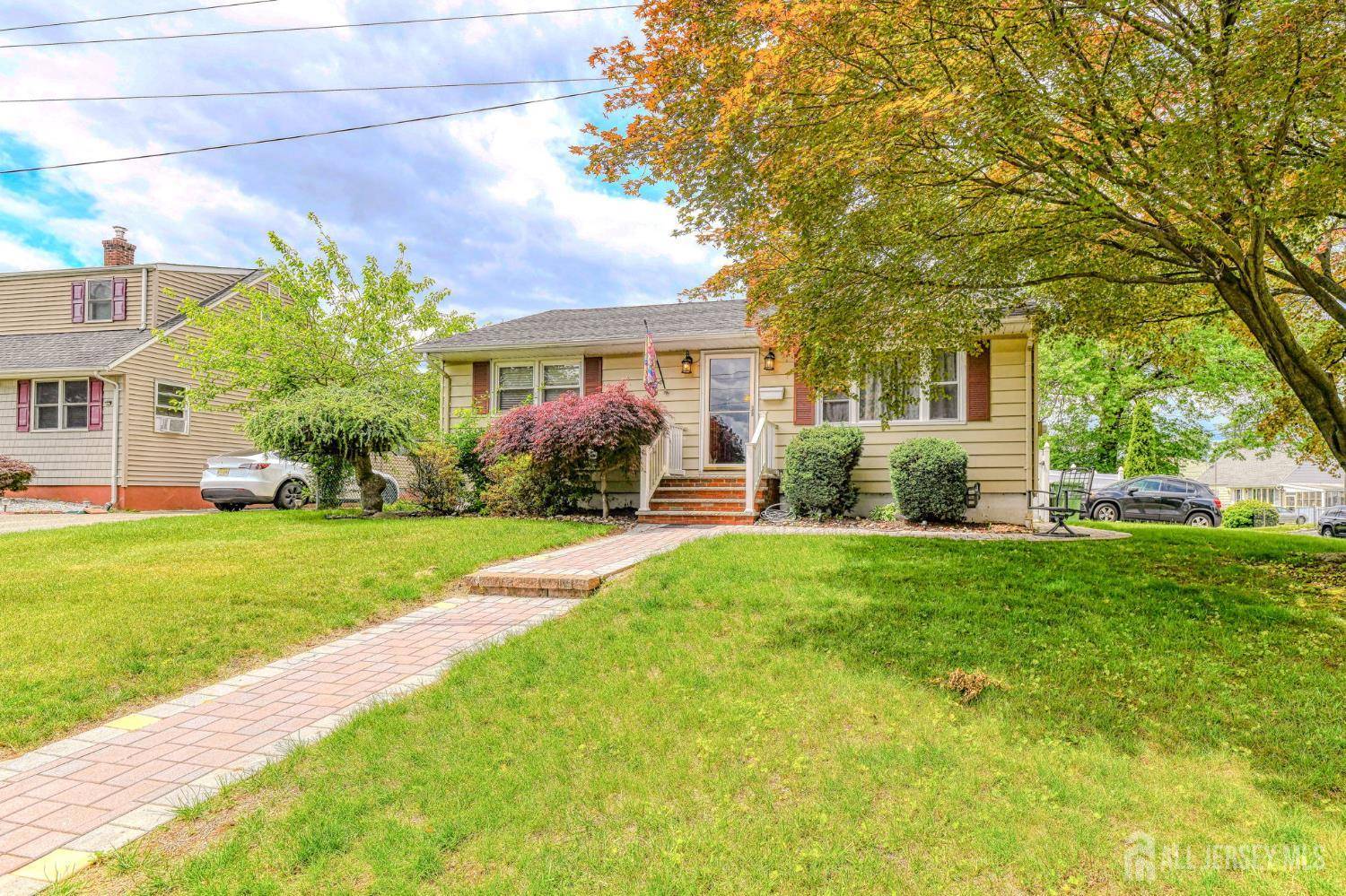 2 Bradley DR, Edison, NJ 08817