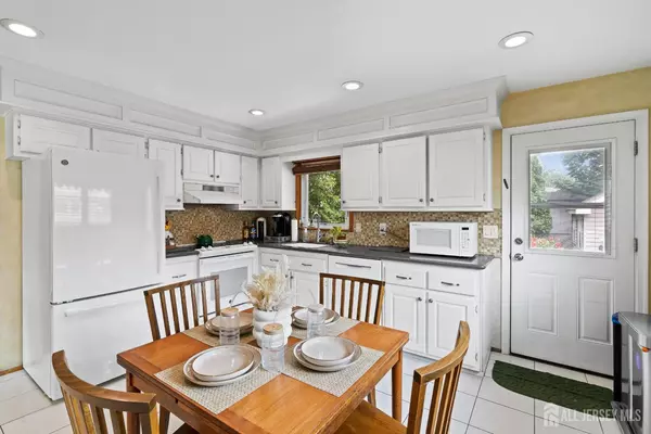 Edison, NJ 08817,25 Suydam AVE