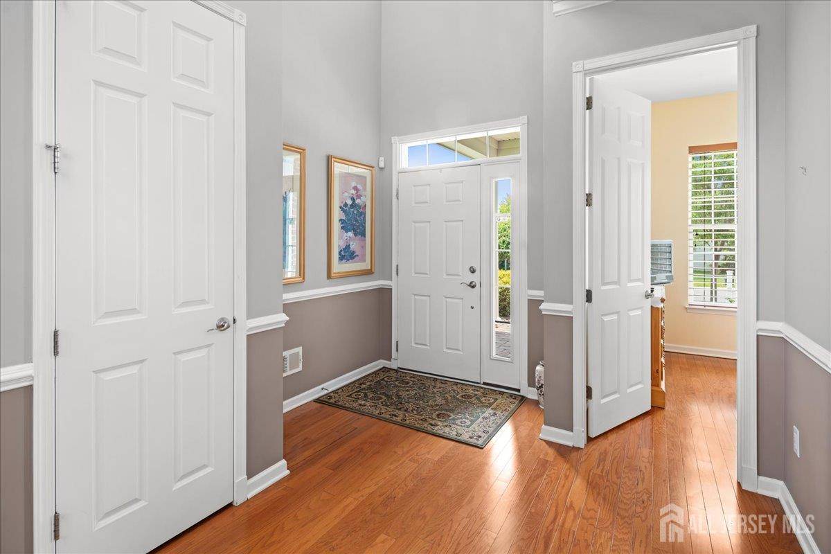 4 Bellingham DR, South Brunswick, NJ 08824