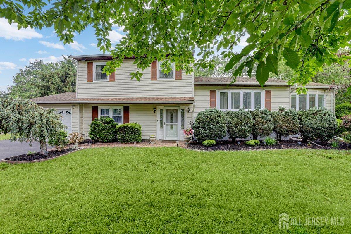 61 Rocky Brook RD, East Windsor, NJ 08512