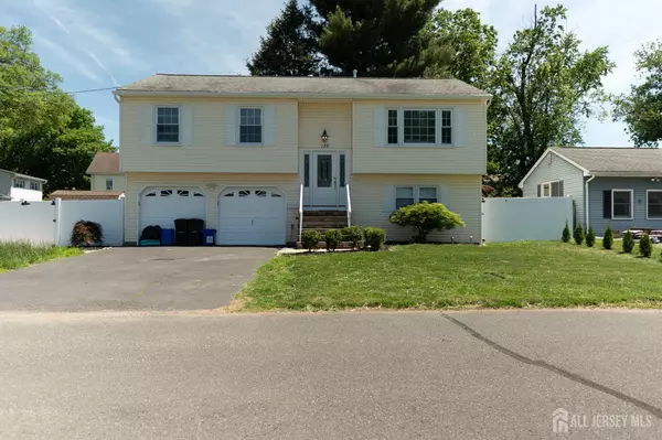 128 Jay ST, Middlesex, NJ 08846