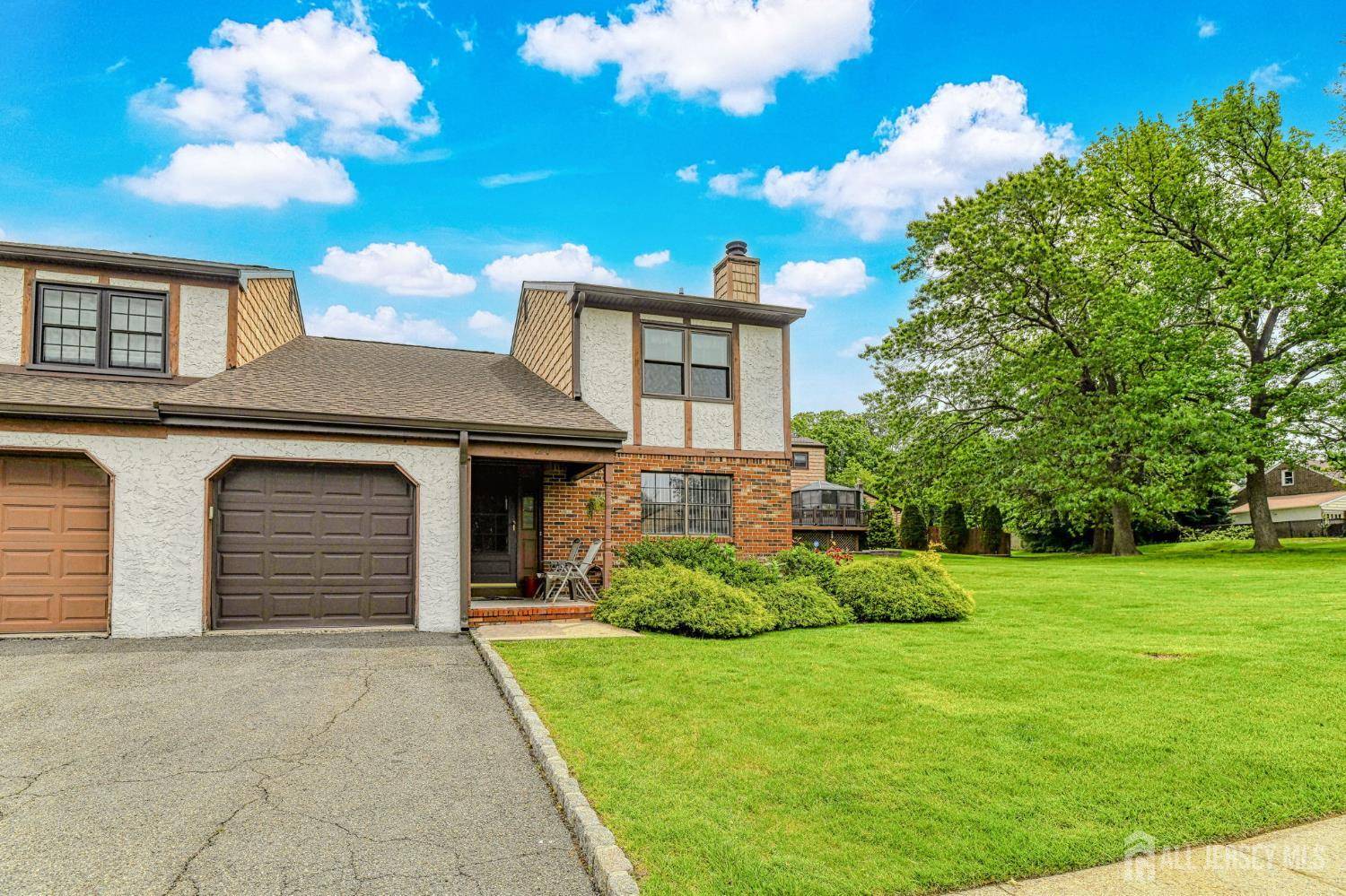 21 Wellington CT, Sayreville, NJ 08872