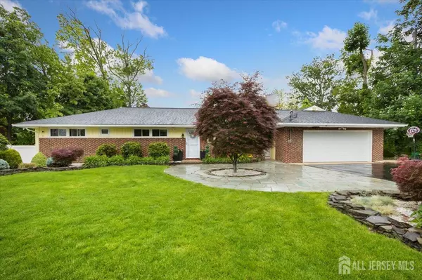 44 Lakeside DR S, Piscataway, NJ 08854
