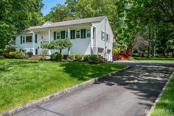 Edison, NJ 08820,9 Fielding PL