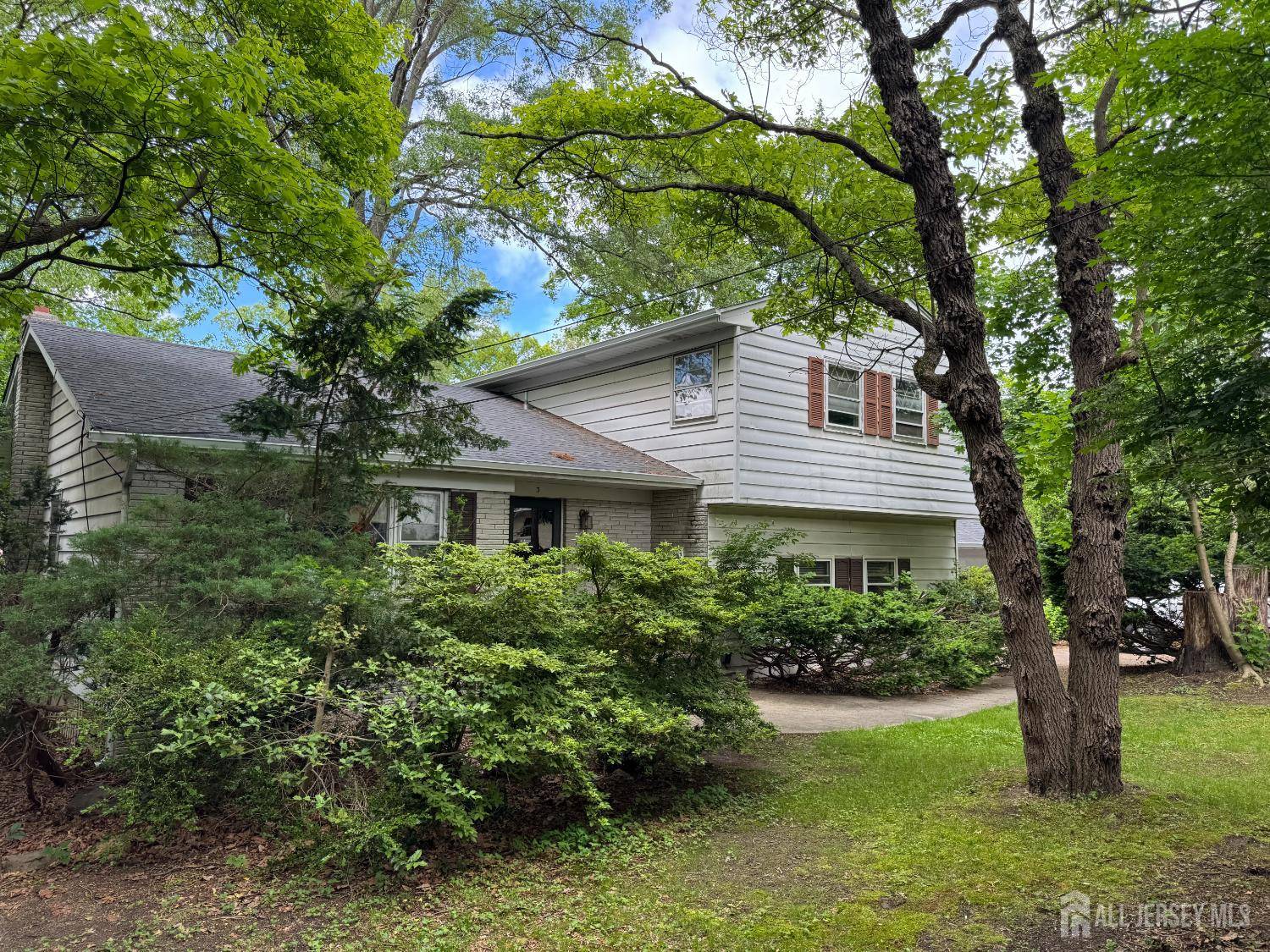 3 Garden TER, East Brunswick, NJ 08850
