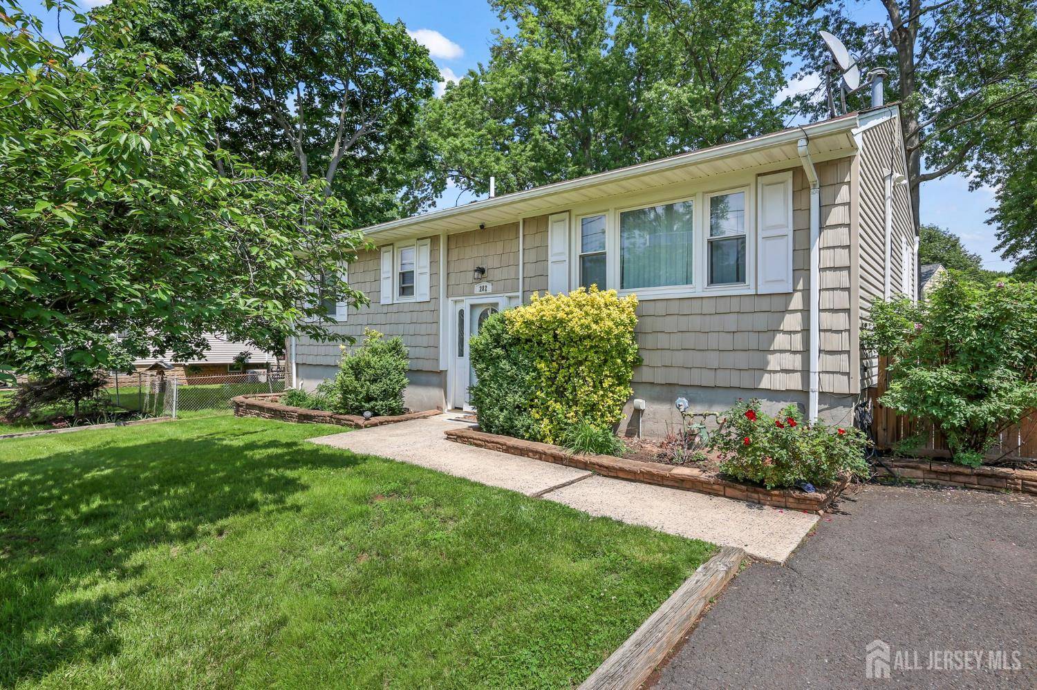 282 Crystal AVE, Avenel, NJ 07001