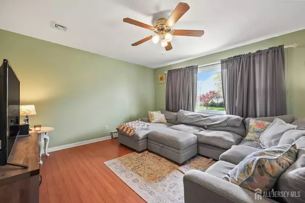Avenel, NJ 07001,282 Crystal AVE