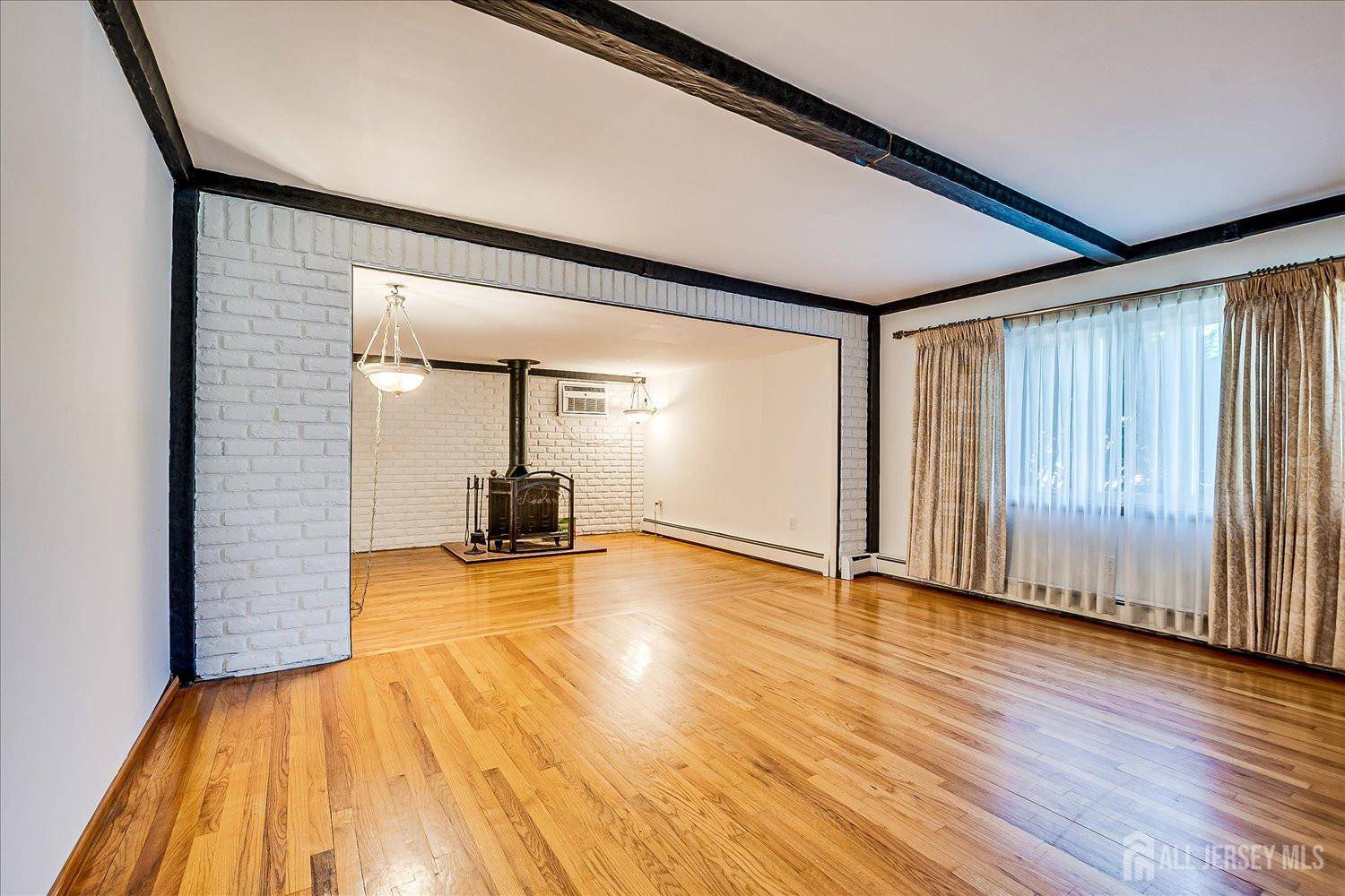 Edison, NJ 08837,24 Coral ST