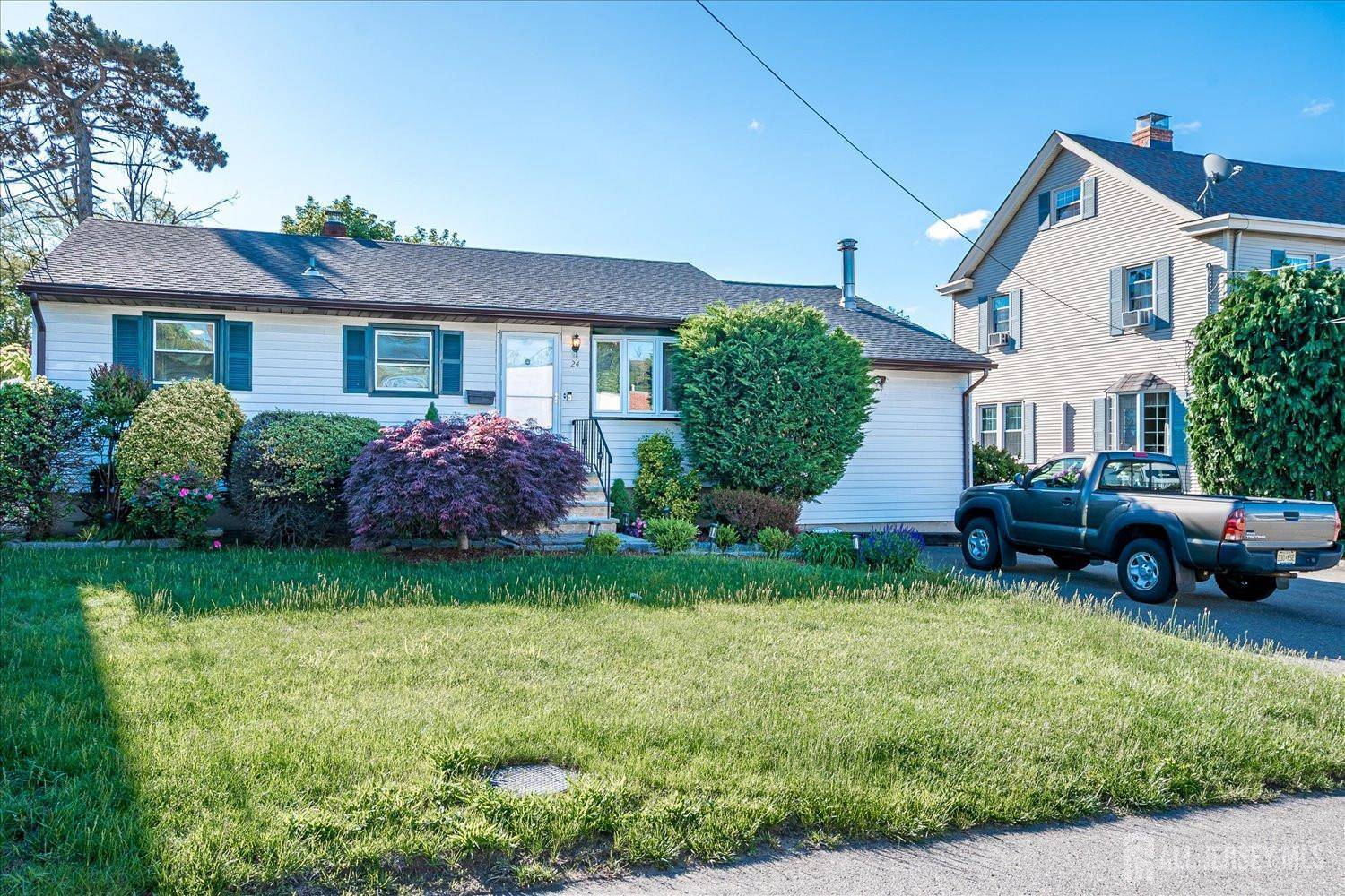24 Coral ST, Edison, NJ 08837