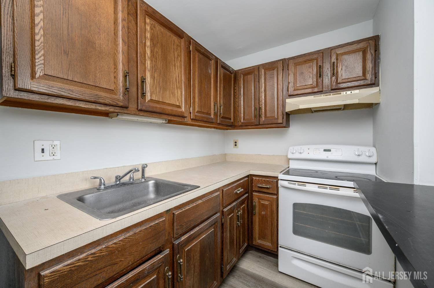 Perth Amboy, NJ 08861,434 Lawrence ST #12