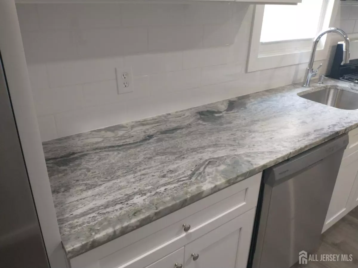 Elizabeth, NJ 07202,128 Berwick ST #1