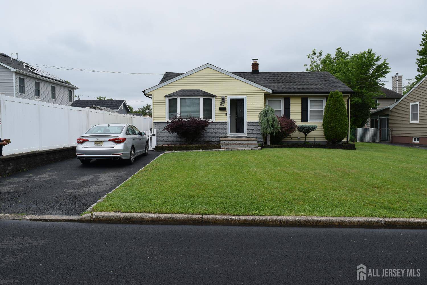23 Pleasant AVE, Iselin, NJ 08820