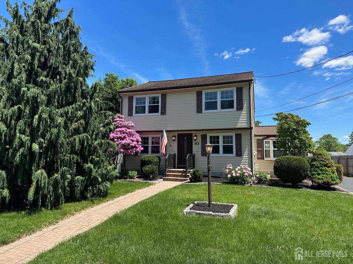 East Brunswick, NJ 08816,10 Helena ST