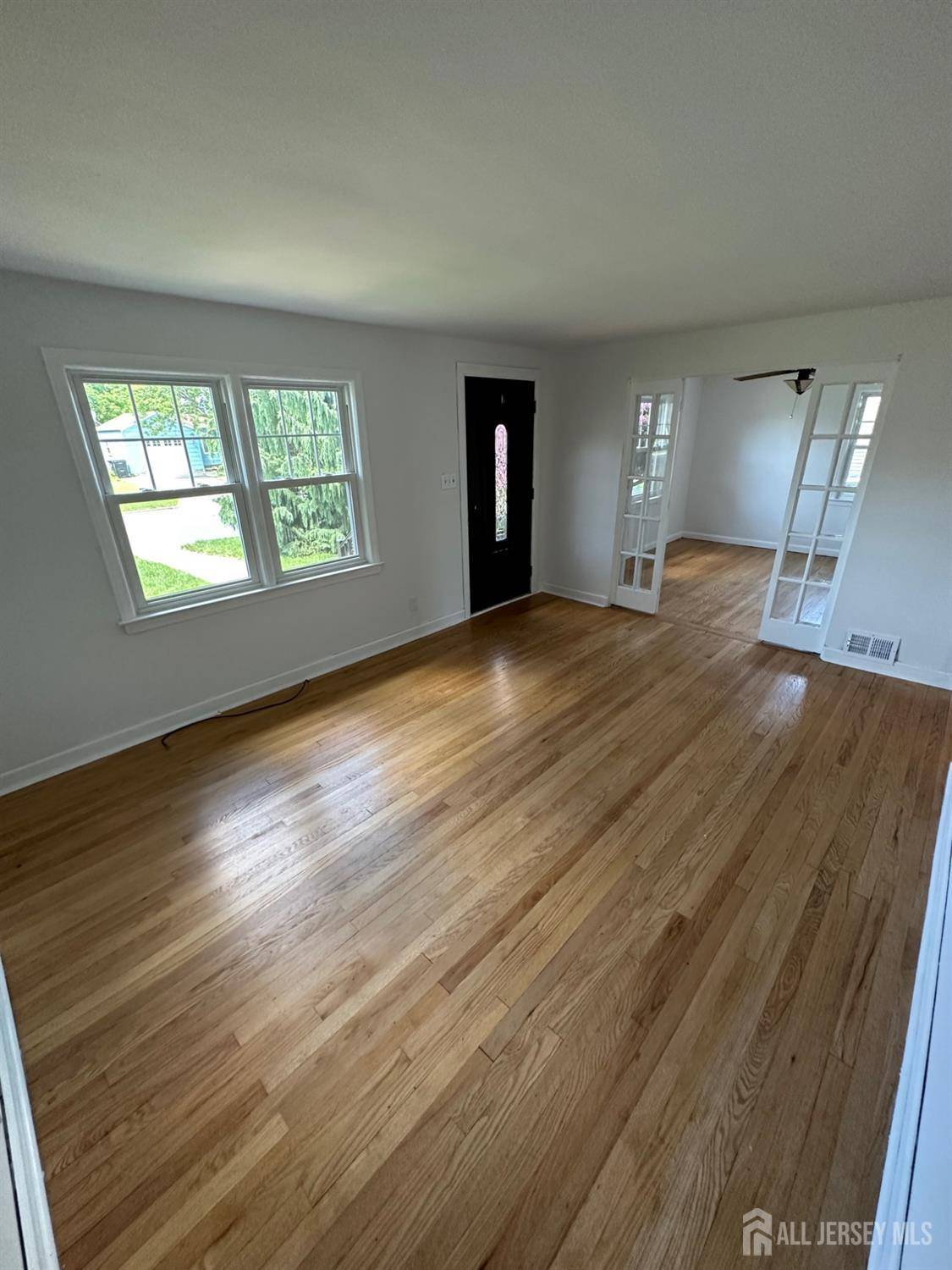 East Brunswick, NJ 08816,10 Helena ST