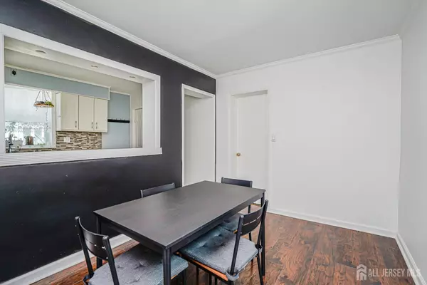 Woodbridge Proper, NJ 07095,61 Trinity LN